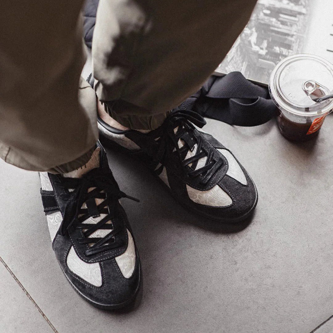 Tree of Life , Noir edition Silk Trainers