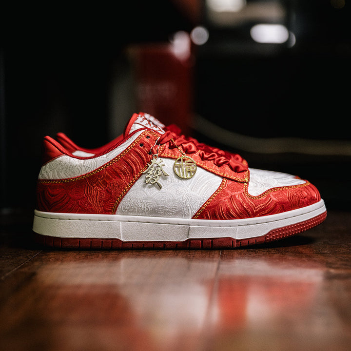 The Red Seal, Silk Trainers