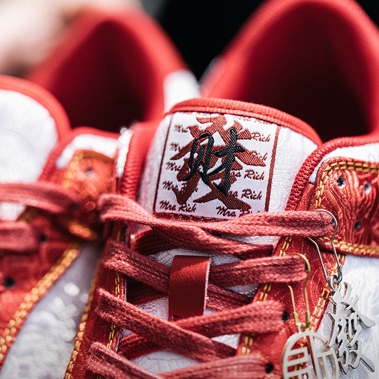 The Red Seal, Silk Trainers